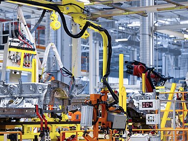 Eckes trägt beim VersicherungsForum zu den Grundlagen des Projektgeschäfts vor