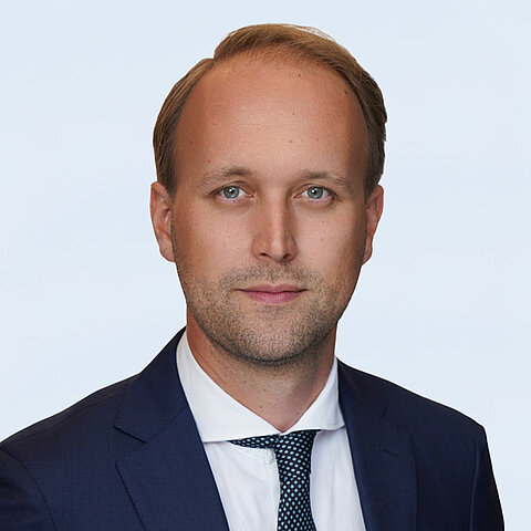 Es ist ein Portraitfoto von Casper Rooijakkers
